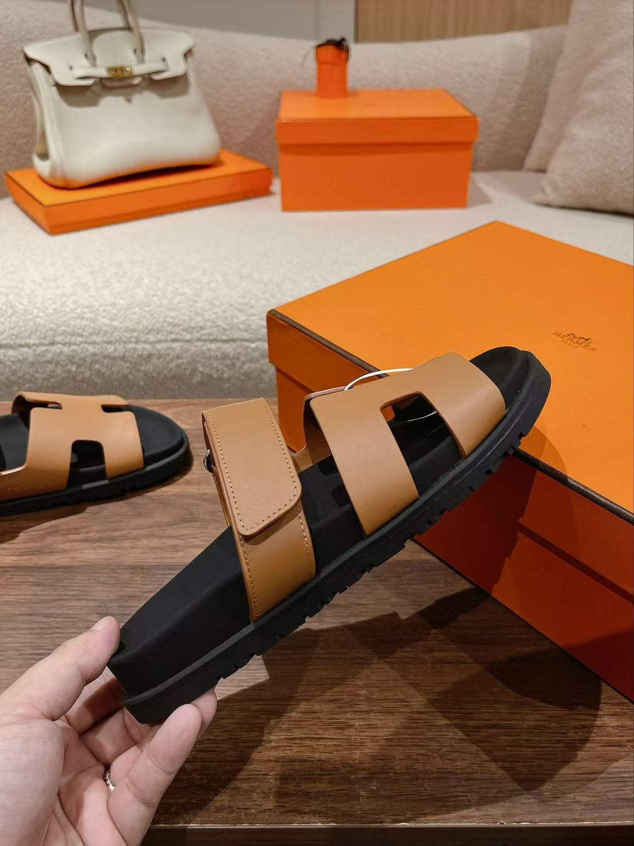 ua H**mes chypre sandal