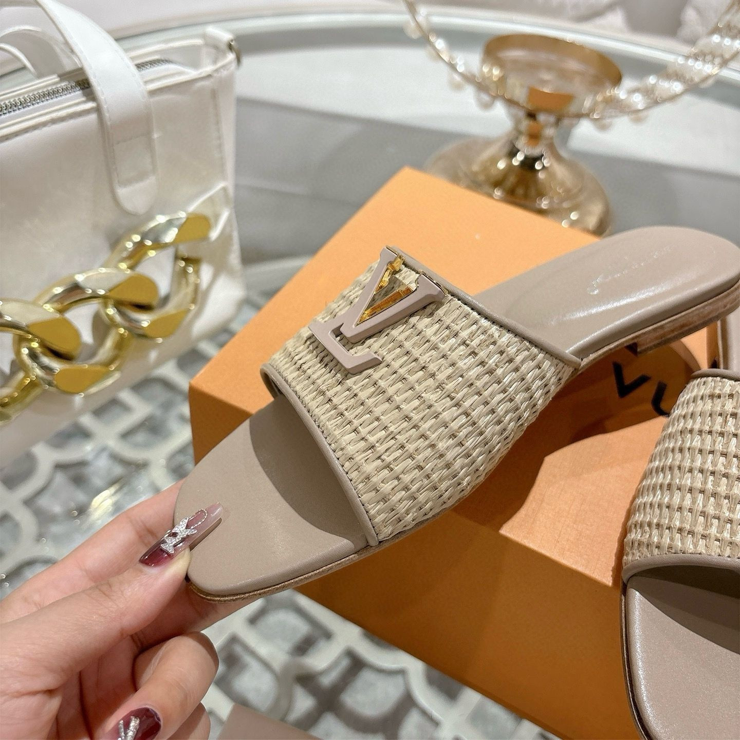 UA LV Mare Flat Mule