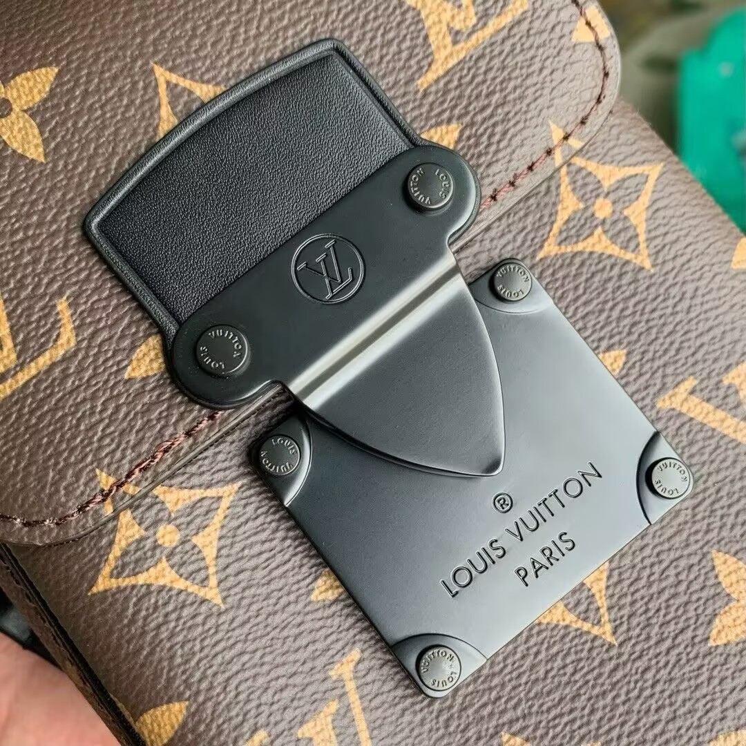 LV S-Lock Vertical wearable wallet M81522 12x20x7cm