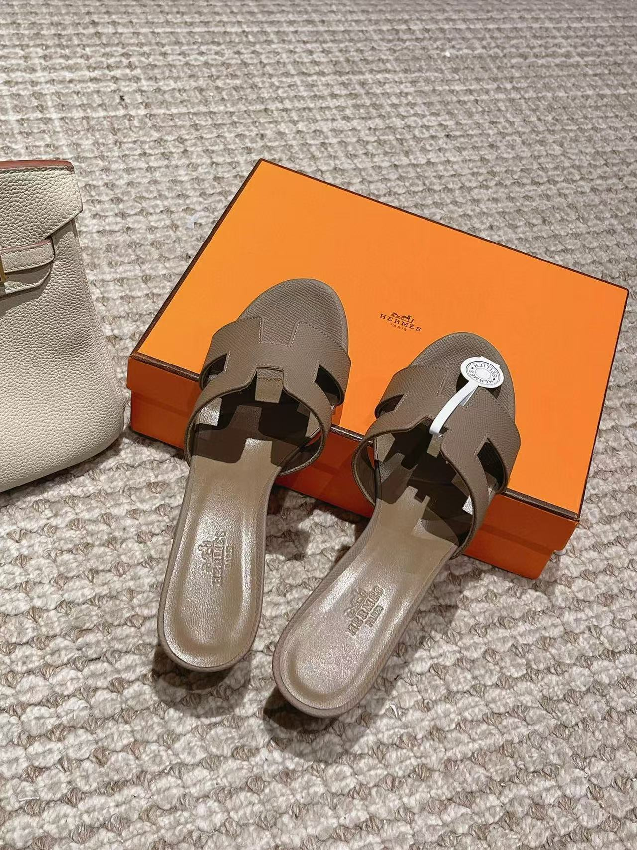 ua H**mes oasis sandal