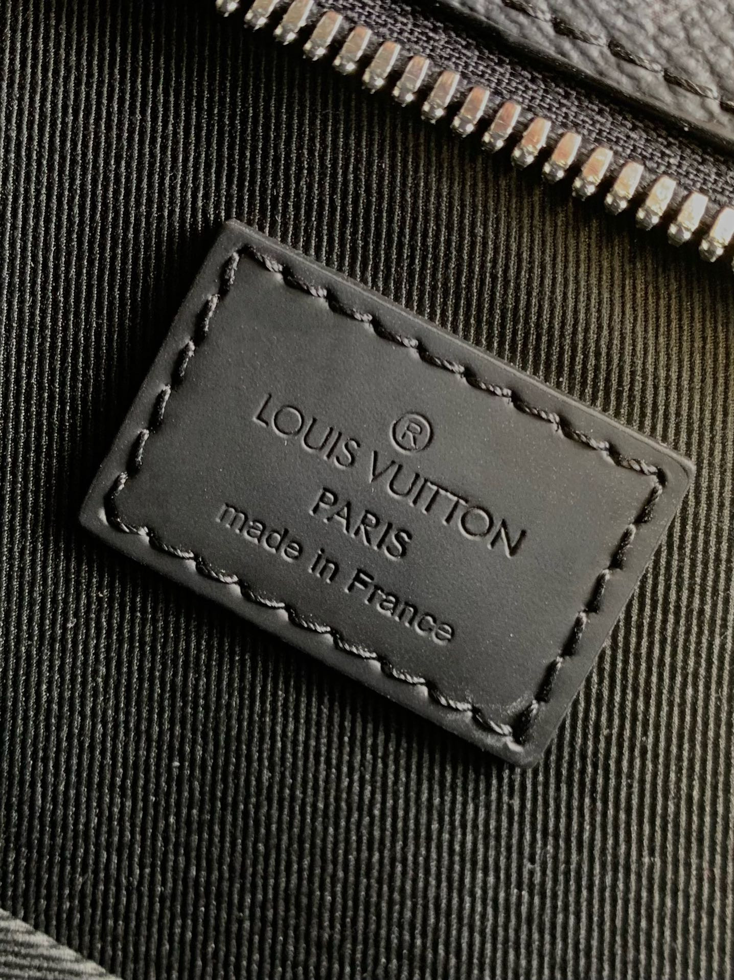 LV Sac Plat Horizontal Zippe M11742 39.8x30x5cm Without Box
