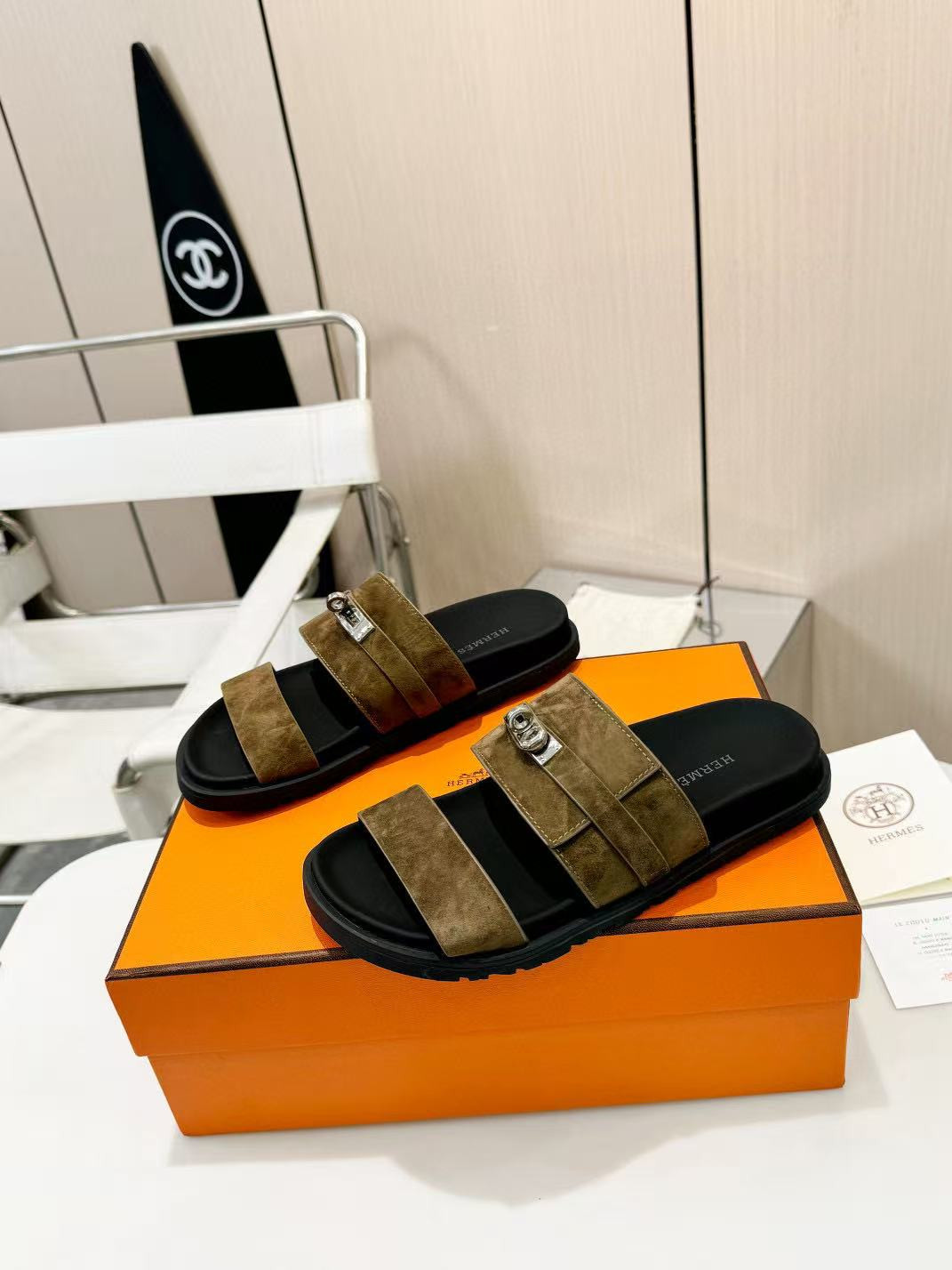 ua H**mes jackson sandal