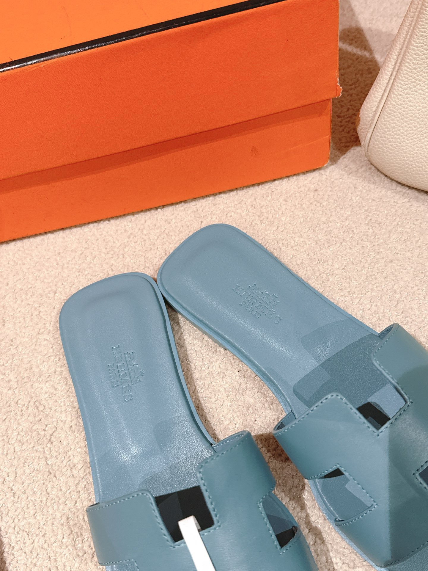 ua H**mes oran sandal
