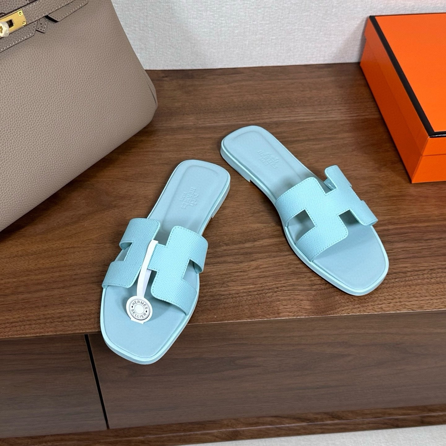 ua H**mes oran sandal