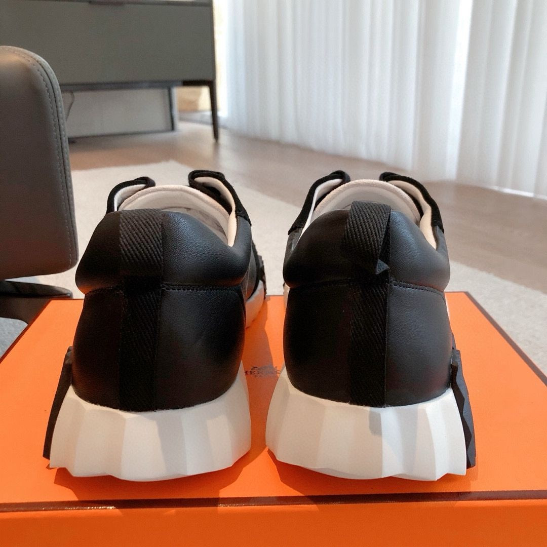 ua H**mes bouncing sneaker