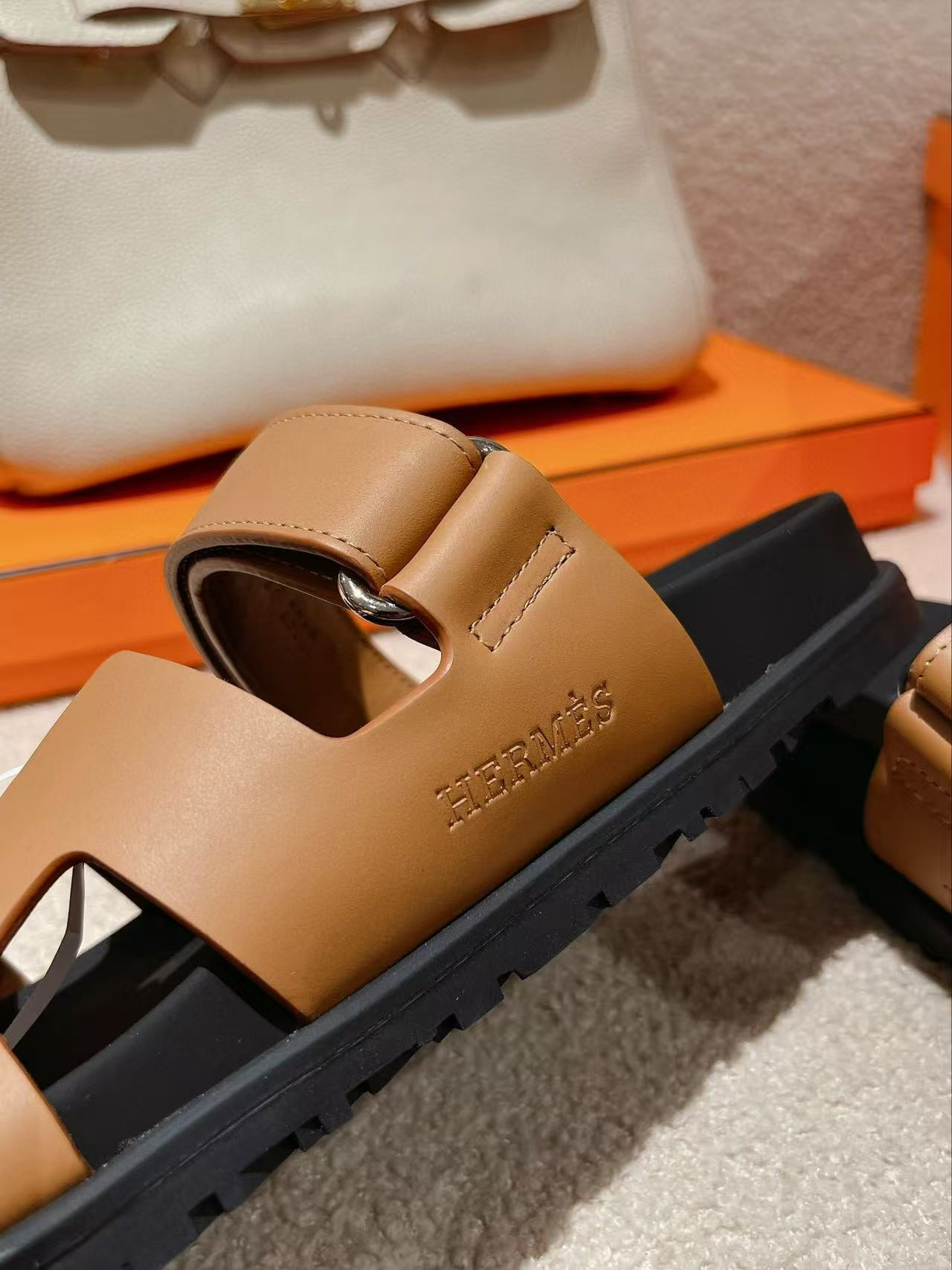 ua H**mes chypre sandal