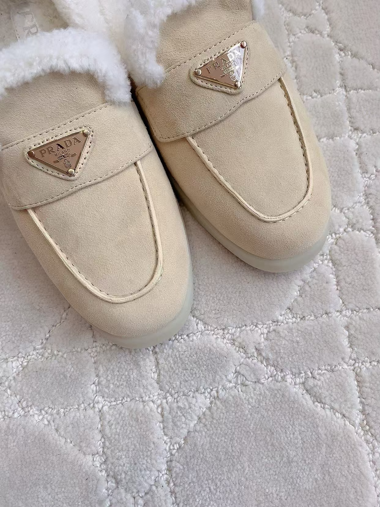 ua Pra*a suede slides