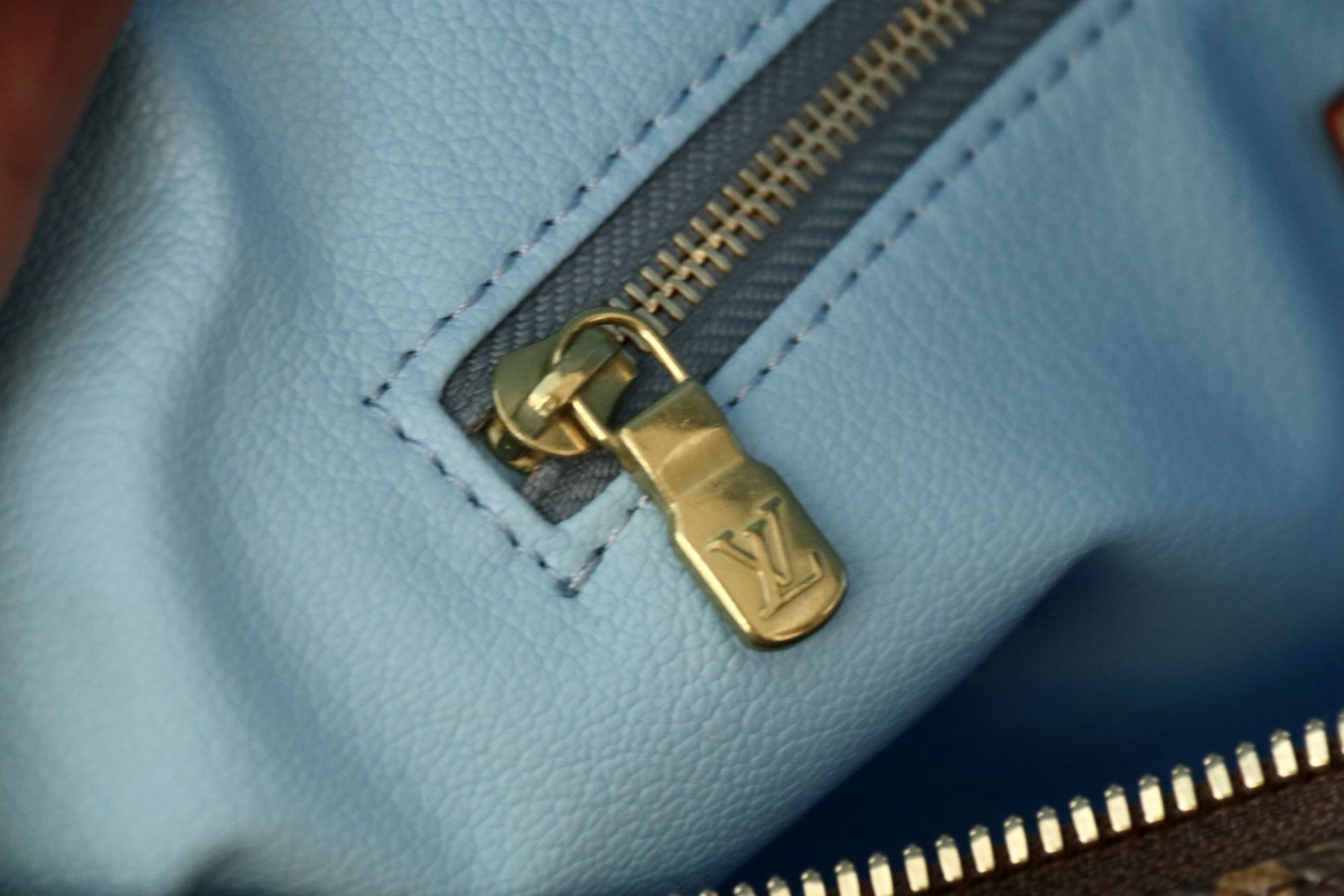 LV Cosmetic Pouch GM M14891 27x18x9cm