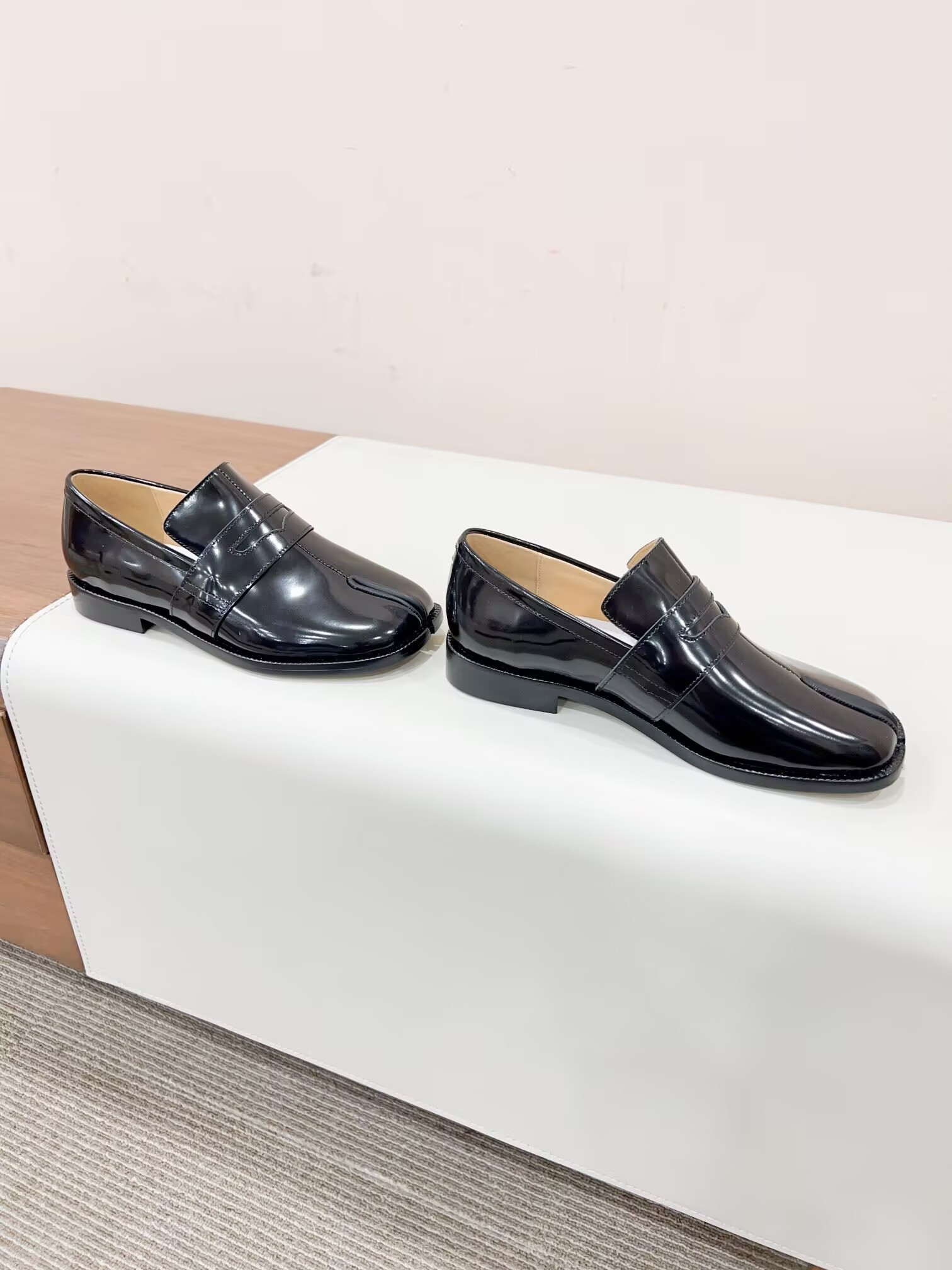 ua ma*s*n Ma*i*la tabi loafers