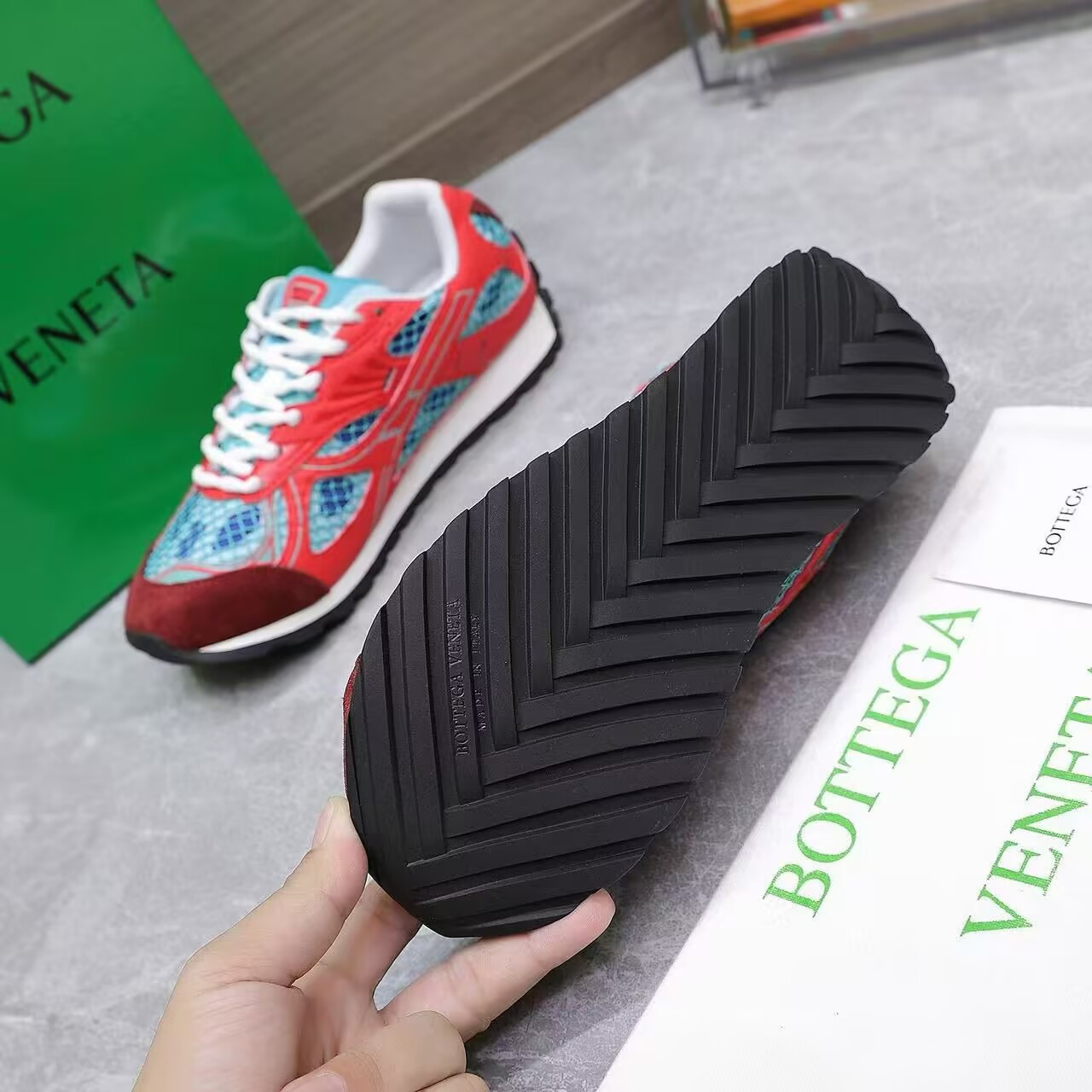 ua bo*te*ga Ve*ne*ta orbit sneaker