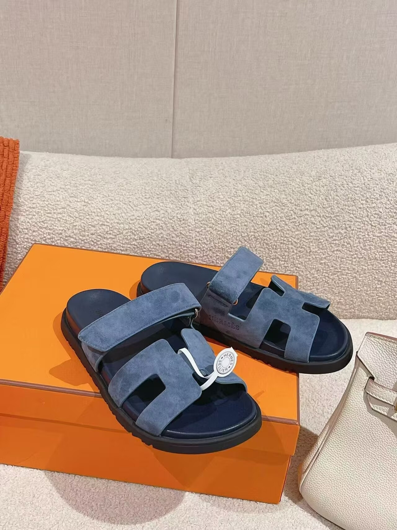 ua H**mes chypre sandal