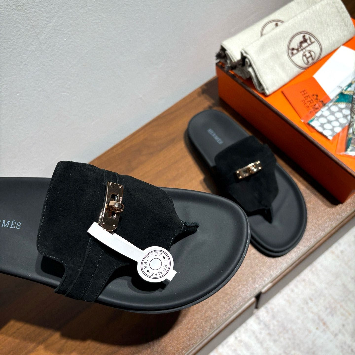 ua H**mes empire sandal gold hardware