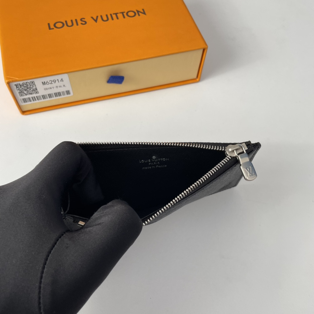 LV CARD HOLDER M62914