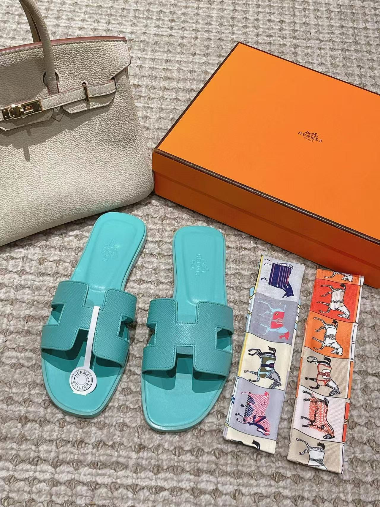 ua H**mes oran sandal