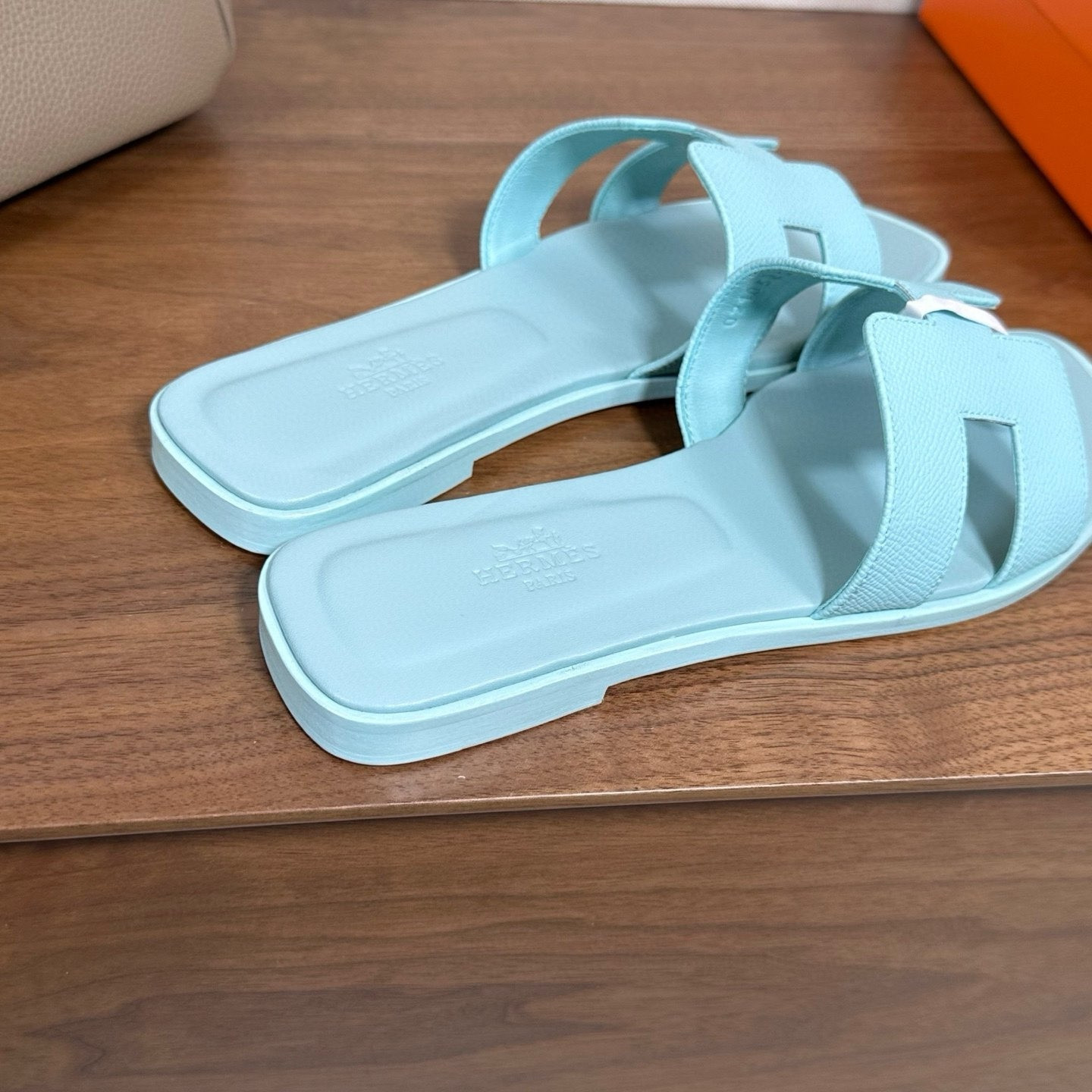 ua H**mes oran sandal