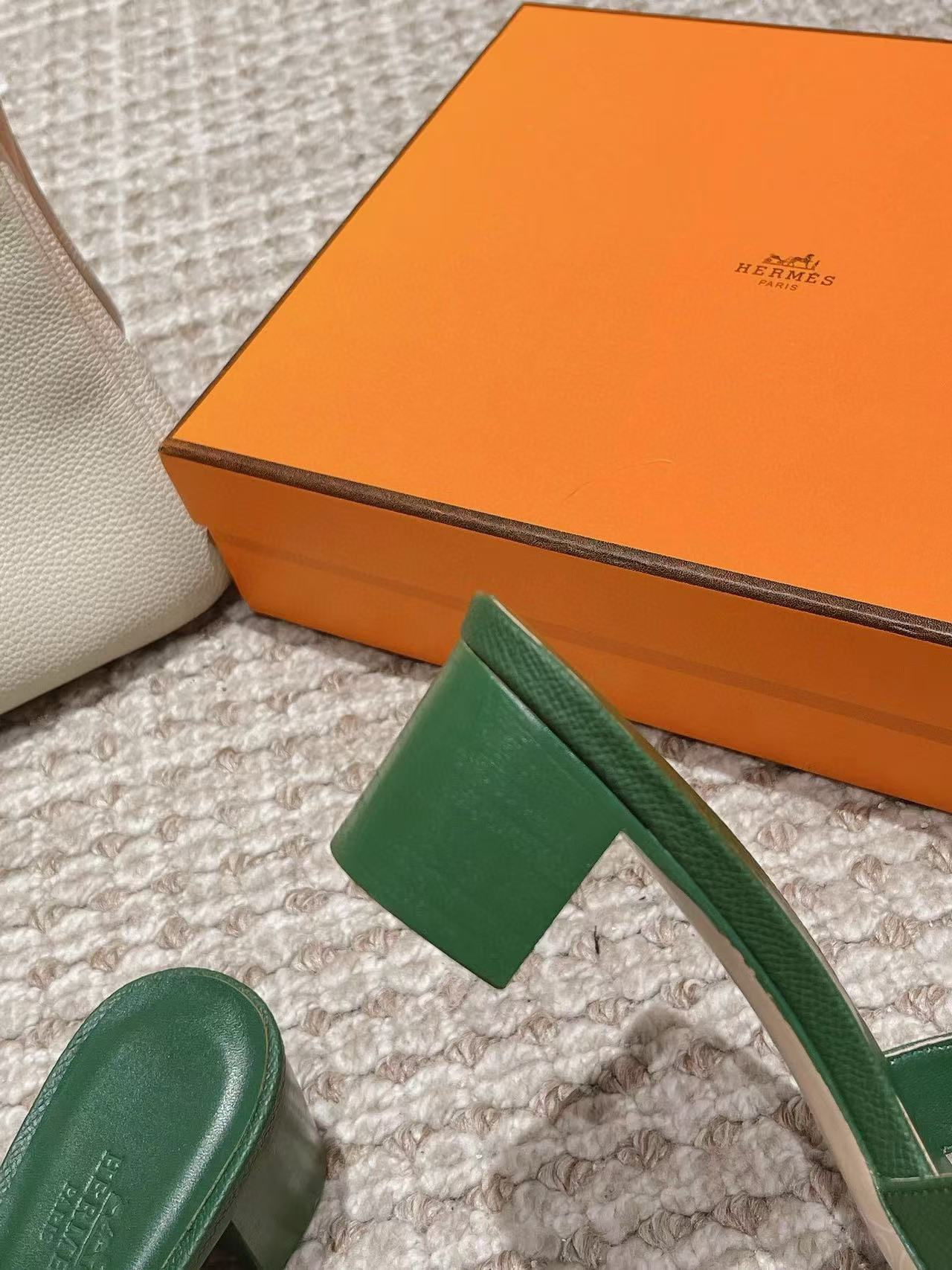 ua H**mes oasis sandal