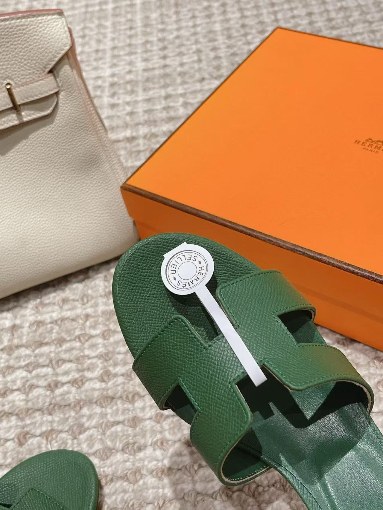 ua H**mes oasis sandal