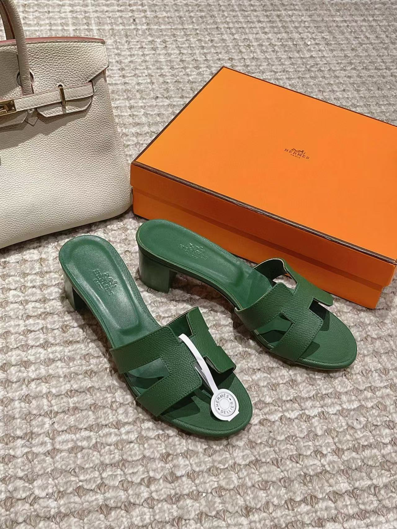 ua H**mes oasis sandal