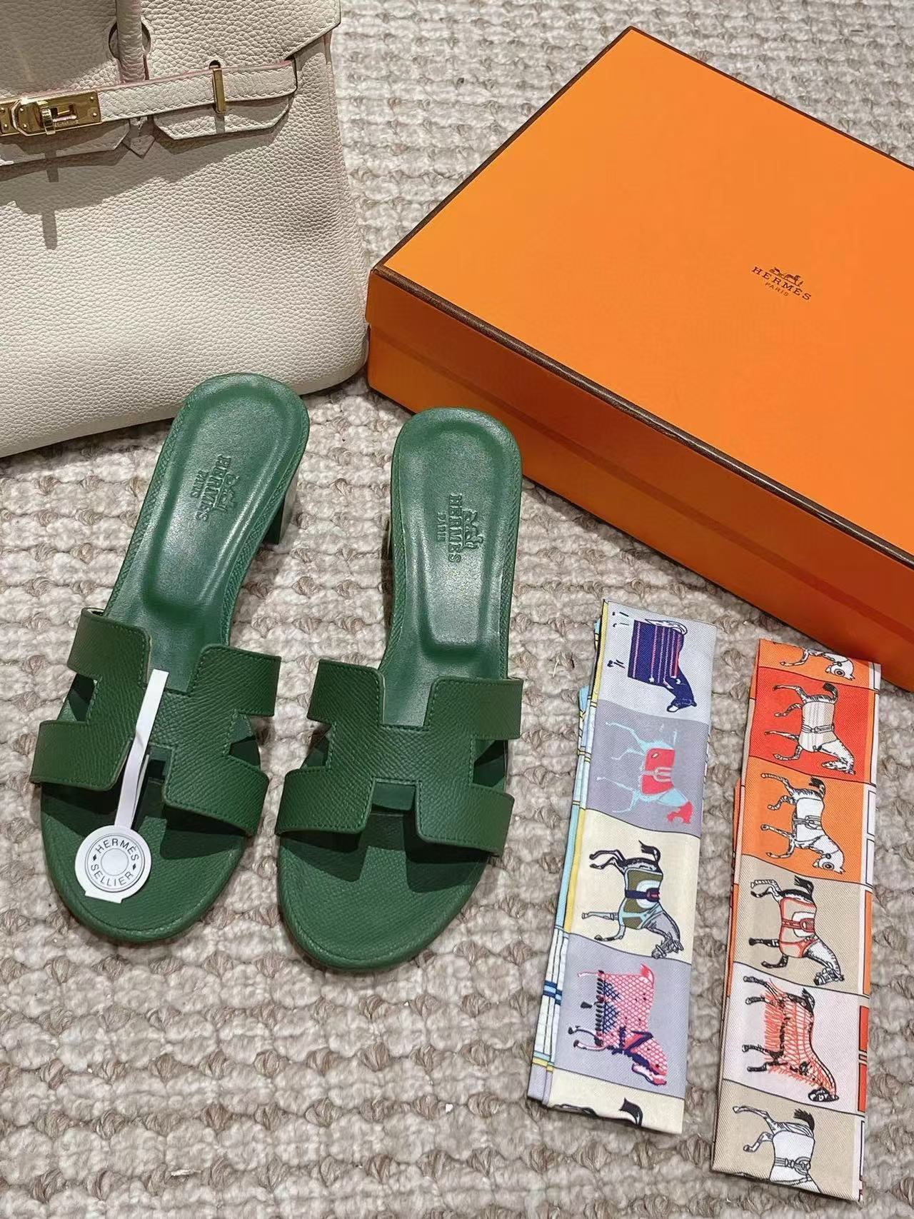 ua H**mes oasis sandal
