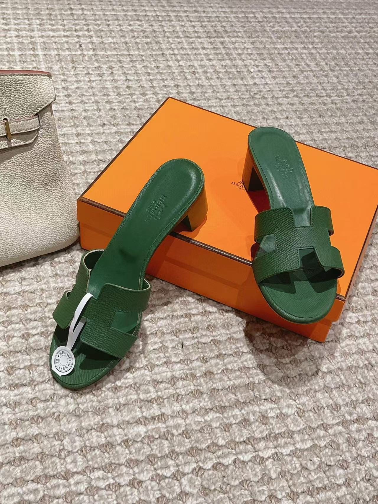 ua H**mes oasis sandal
