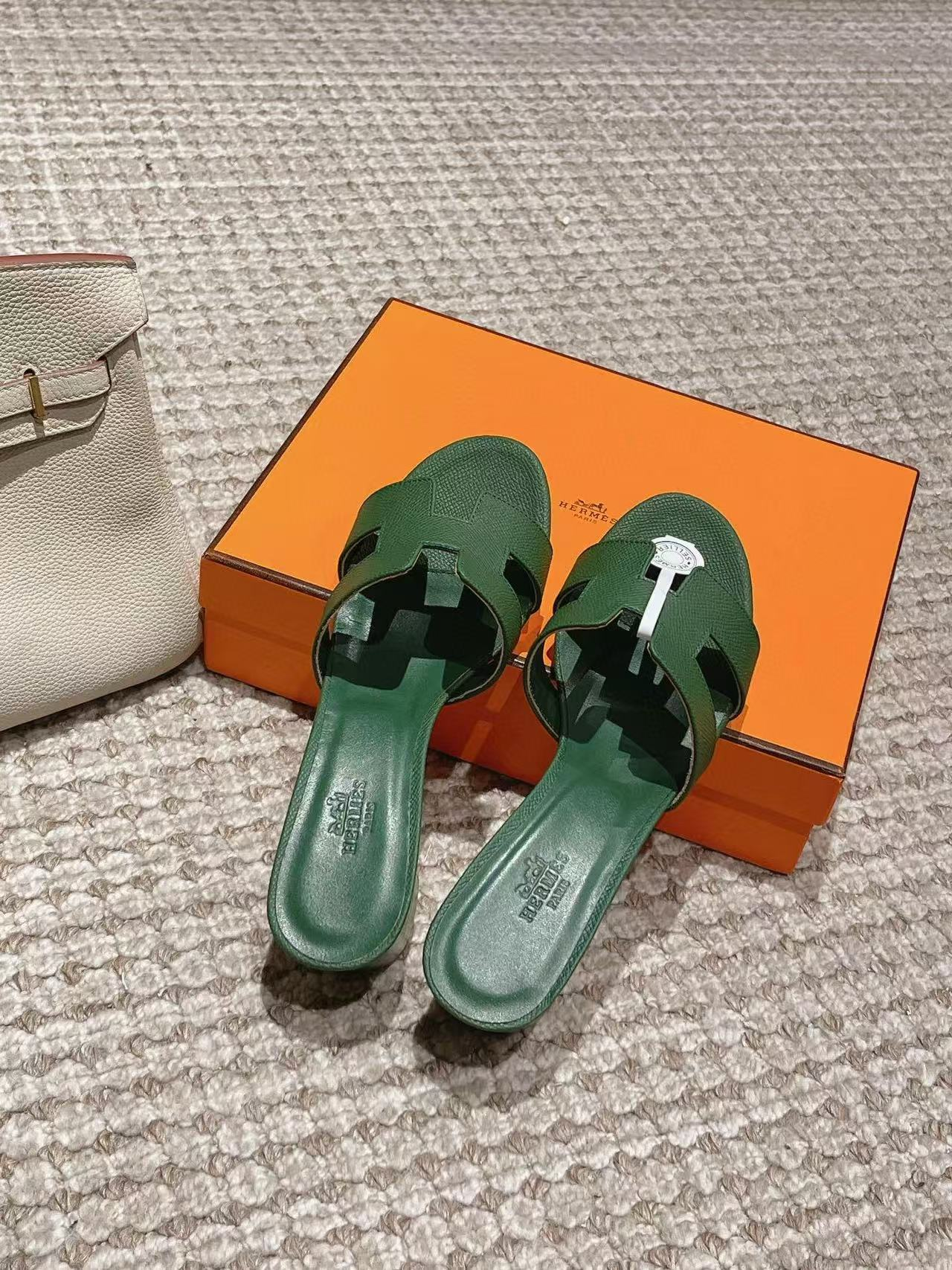 ua H**mes oasis sandal