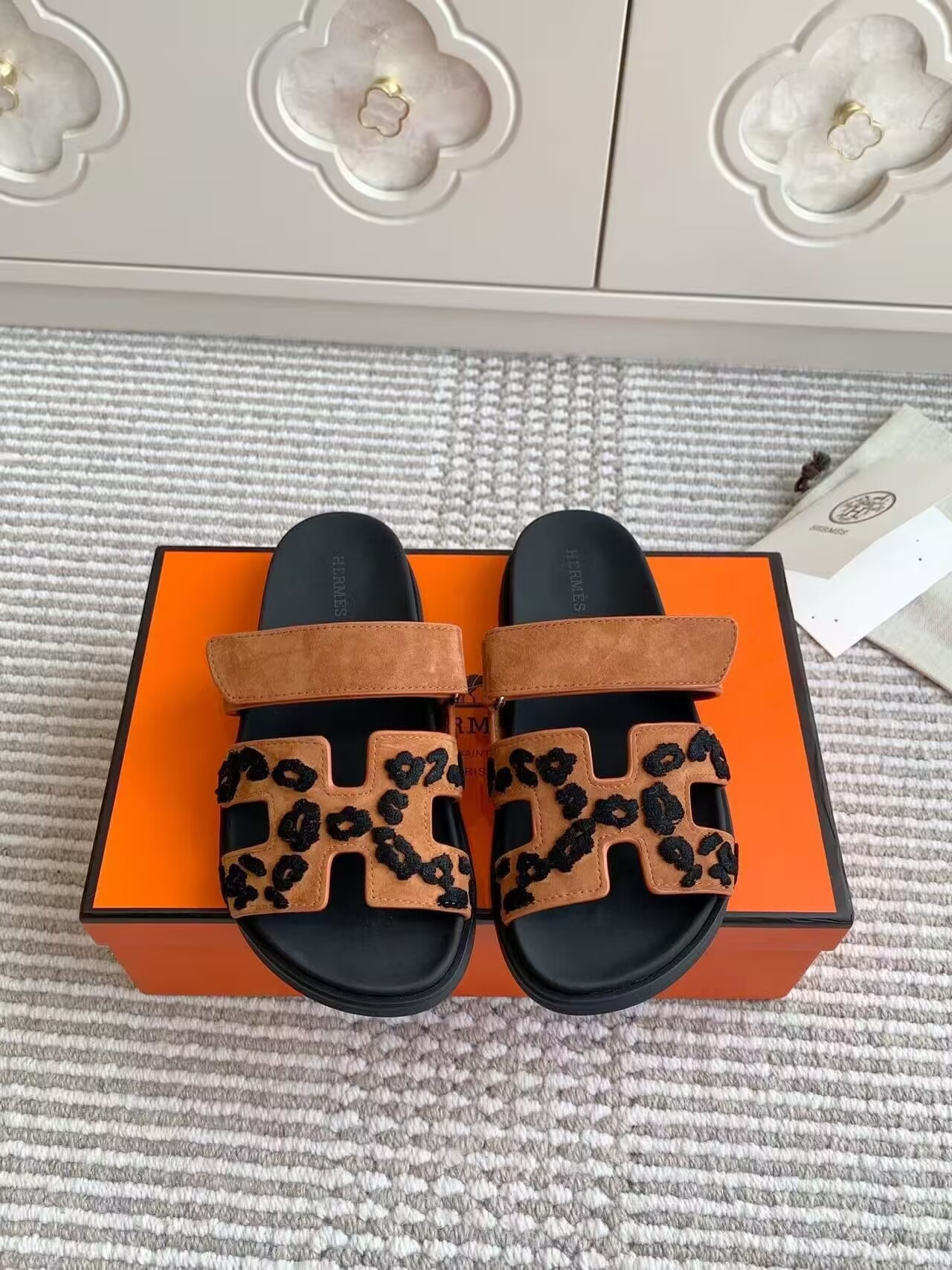 ua H**mes chypre sandal