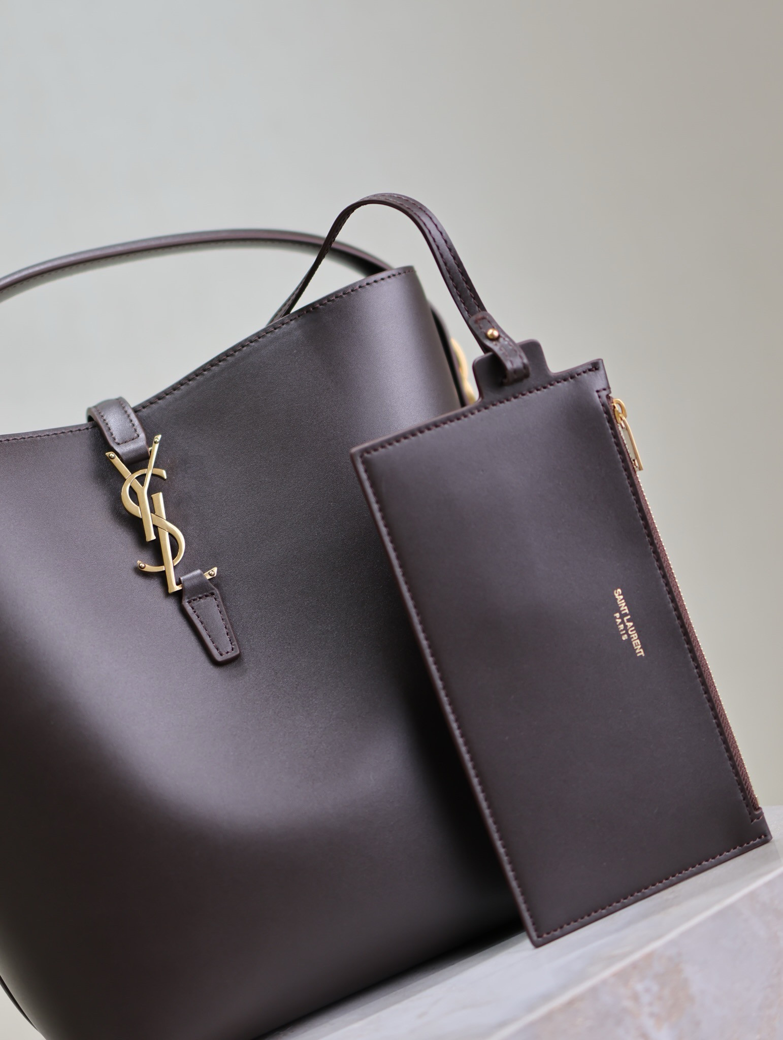 Y*L le 37 in shiny leather 26x20x12cm