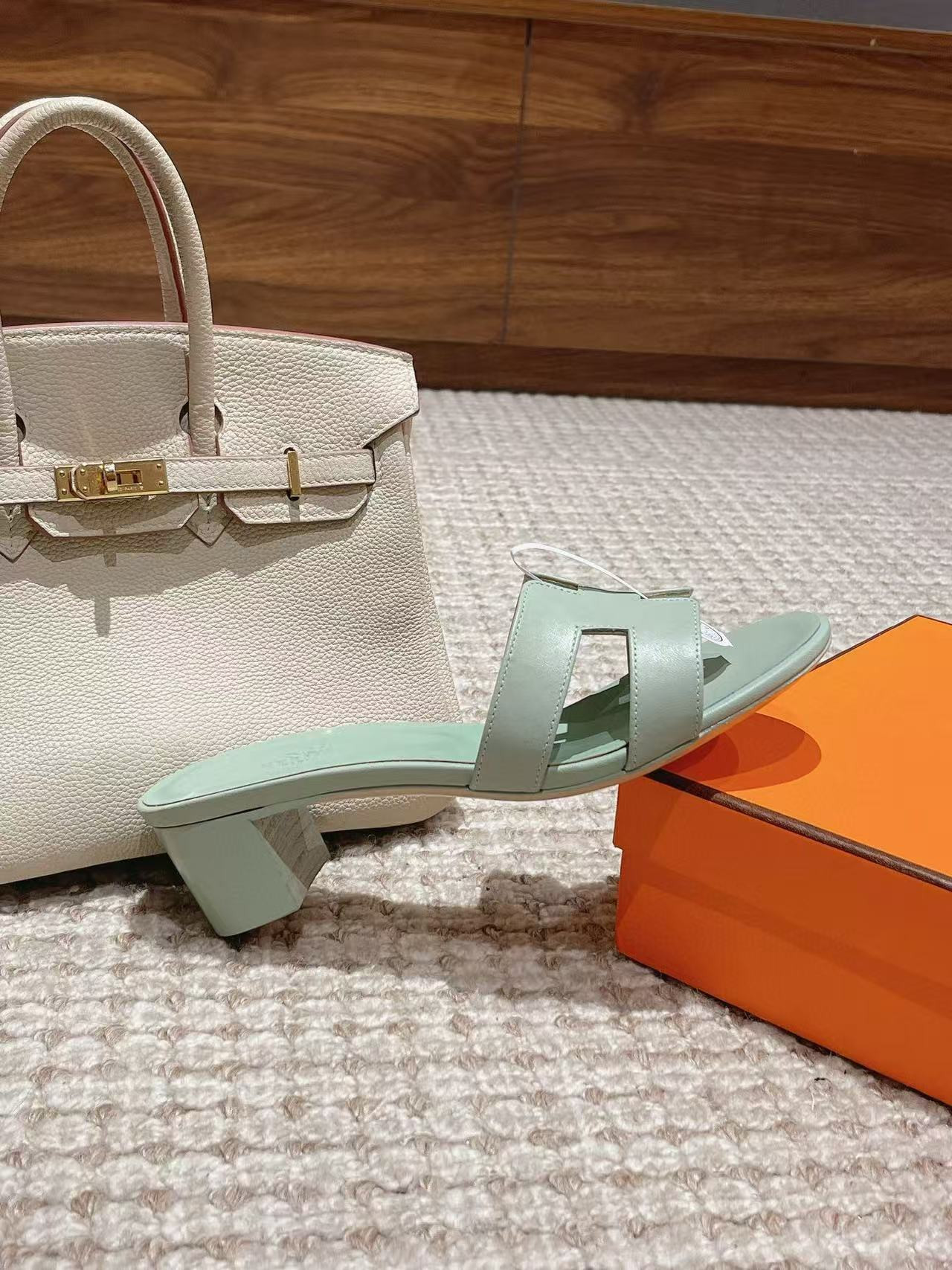 ua H**mes oasis sandal