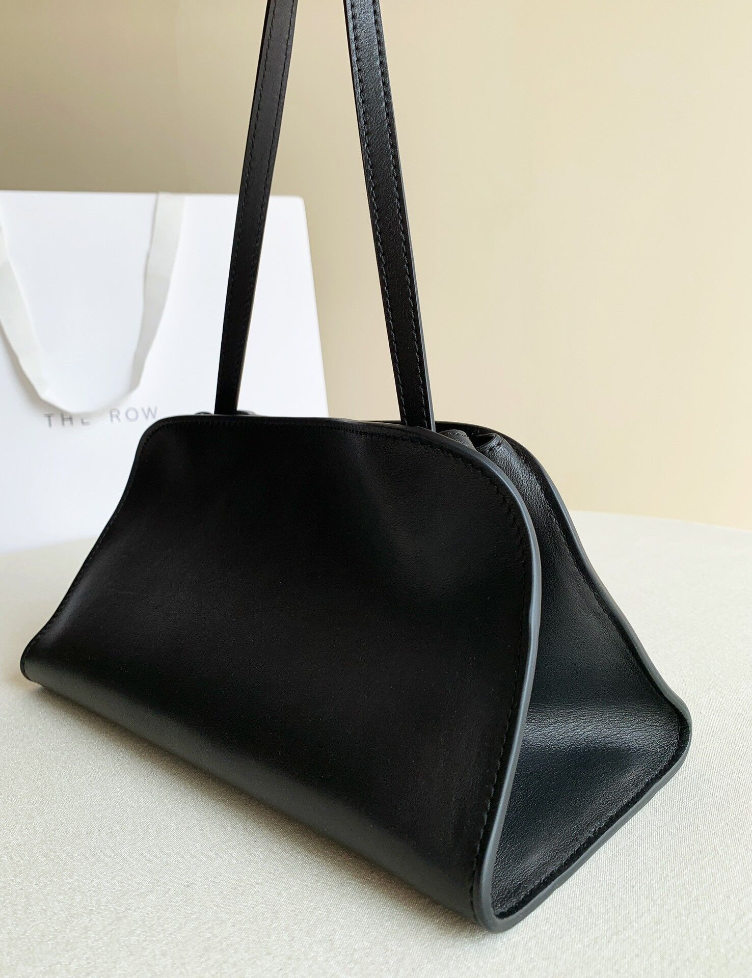 T*e R0w peggy clutch in leather 28x13x14cm