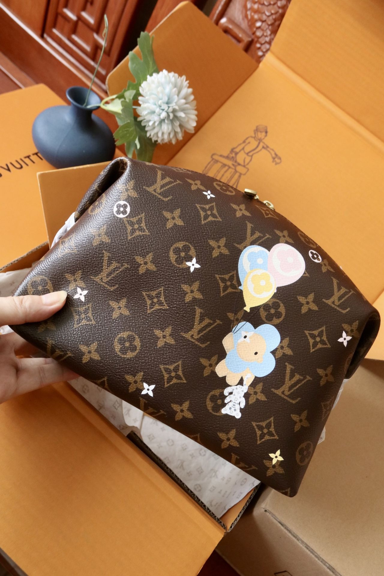 LV Cosmetic Pouch GM M14891 27x18x9cm