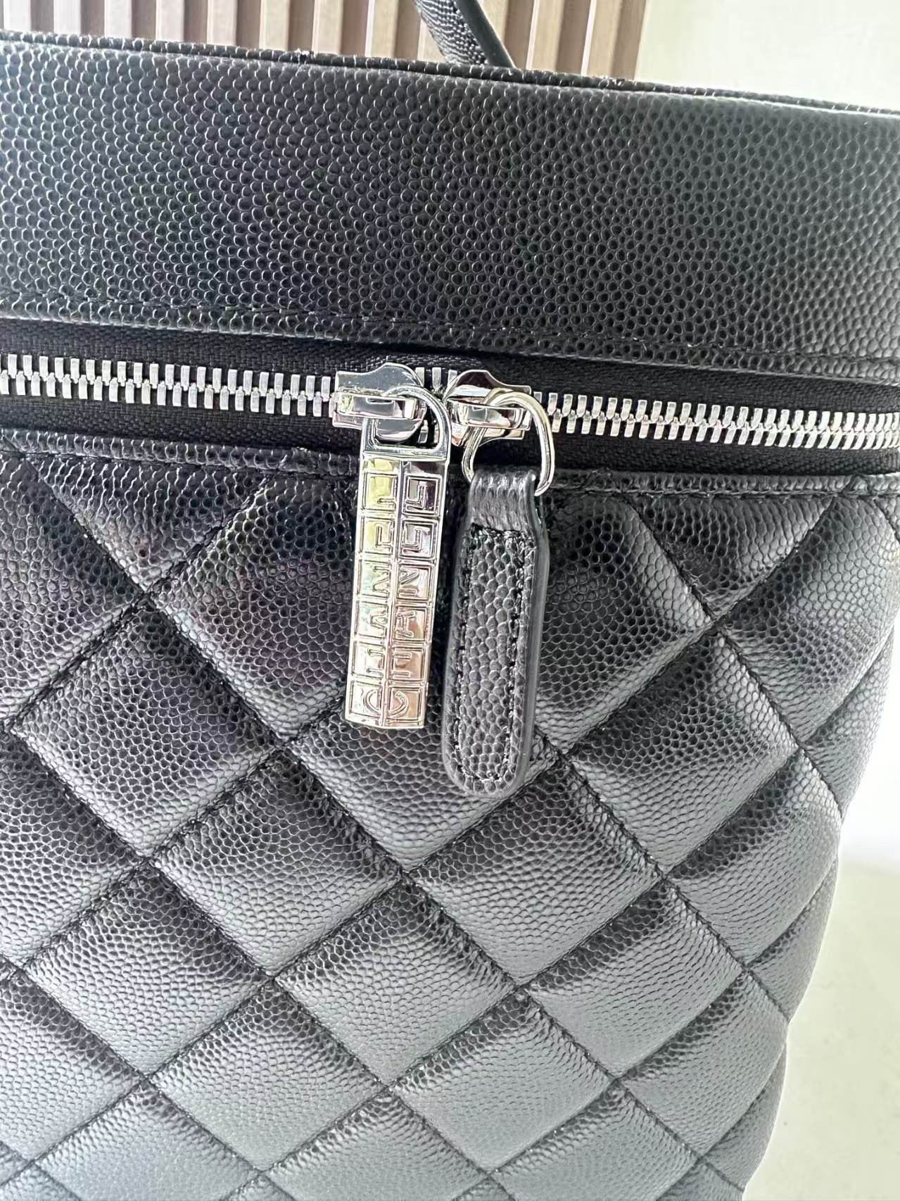 Ch*el quilted vanity case bags 25x16x18cm