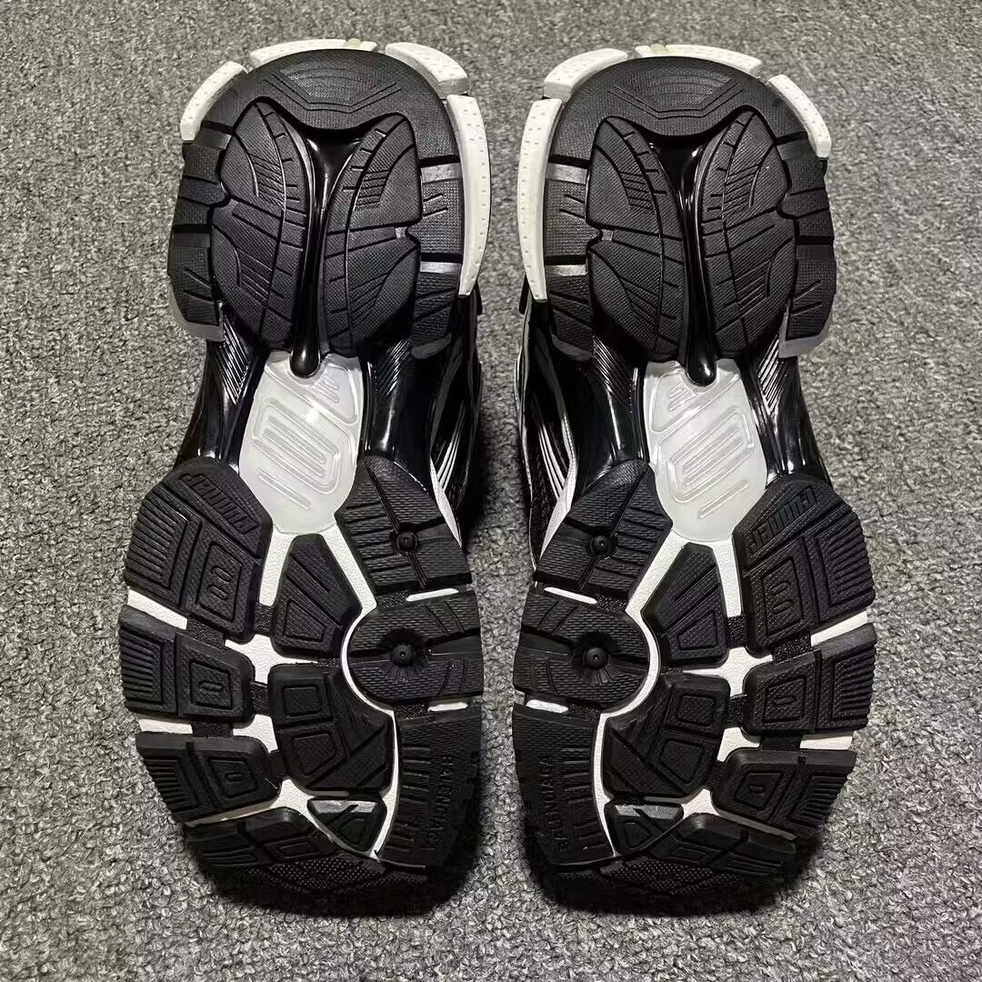 ua Ba*len*cia*ga runner sneaker in white