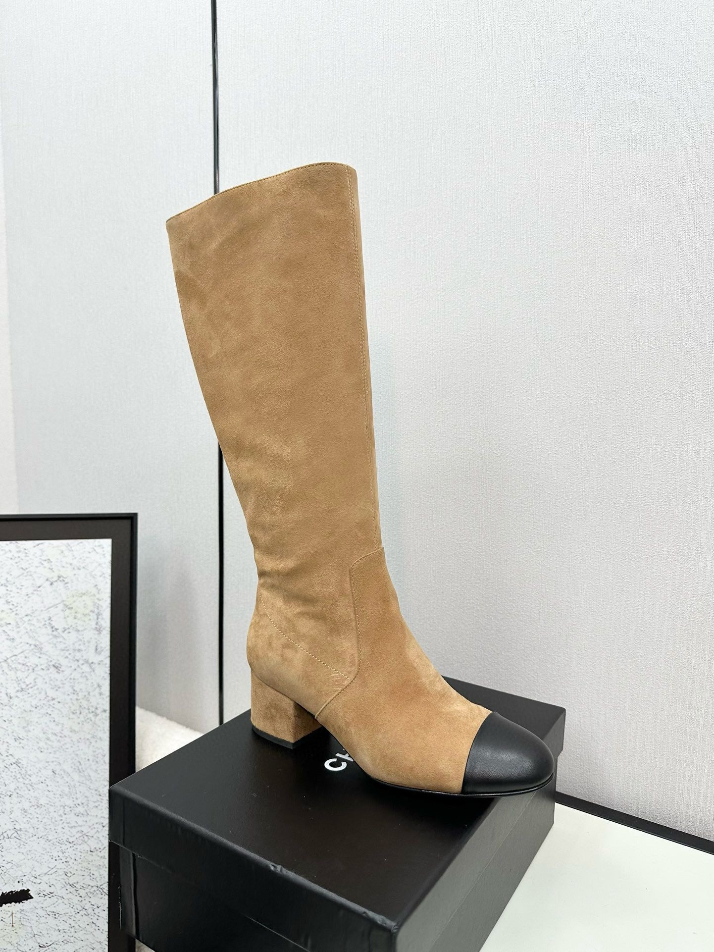 ua Ch*el boots