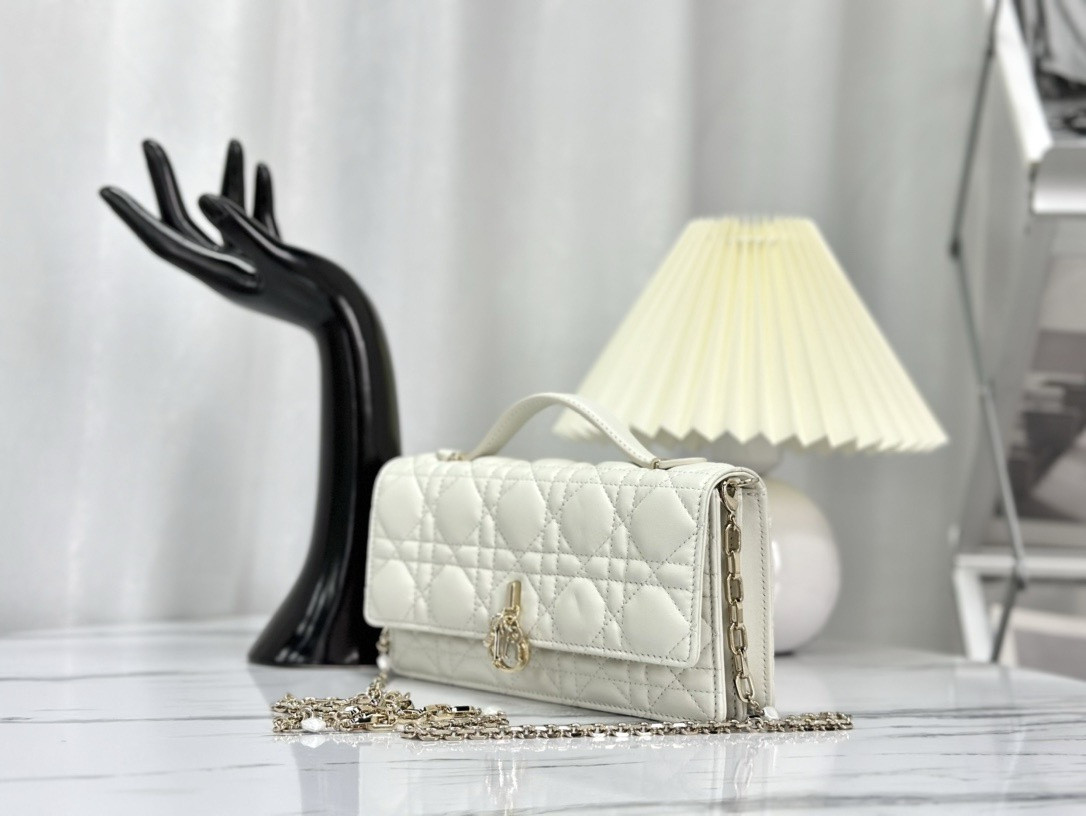 miss D*or mini bag latte cannage lambskin s0980onmj_m030 21 x 11.5 x 4.5 cm