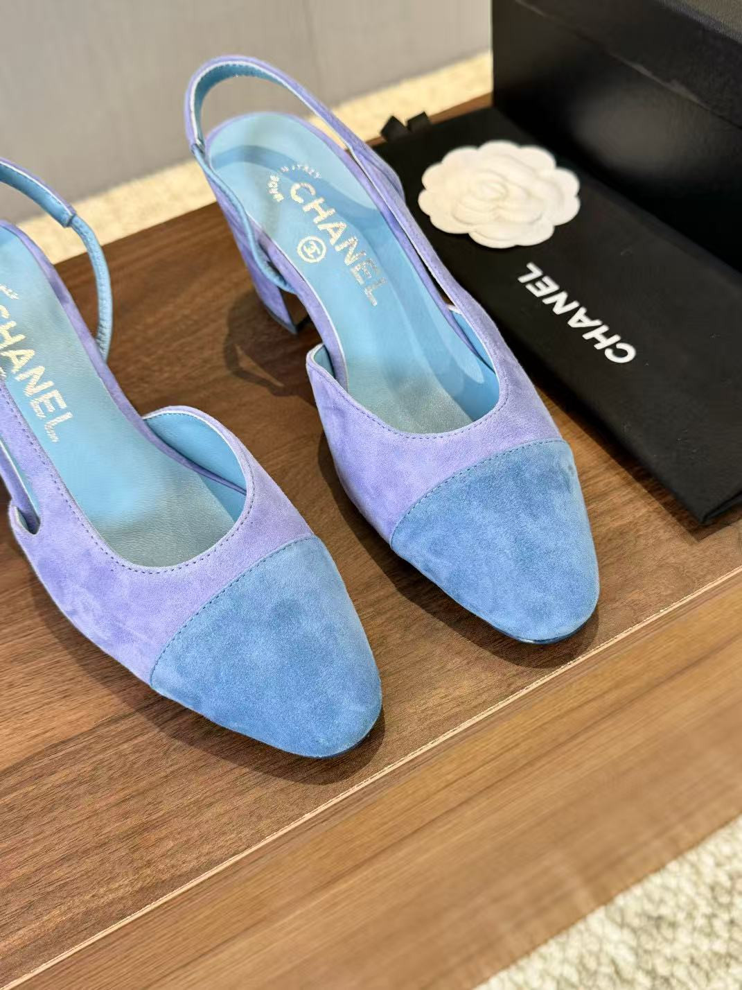 ua Ch*el slingbacks