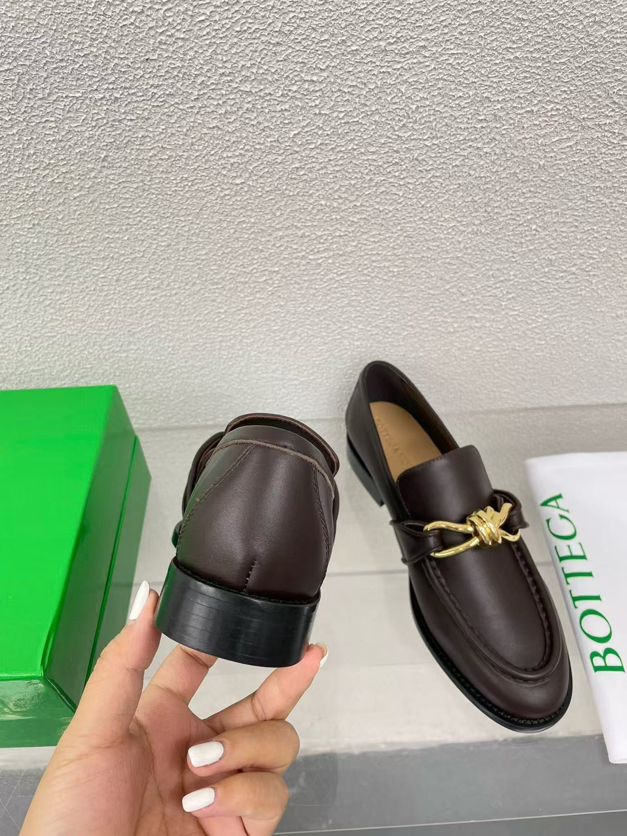 ua bo*te*ga Ve*ne*ta loafers shoes