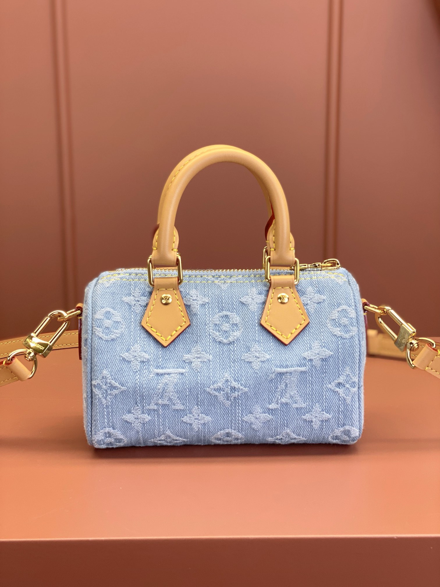 LV Nano Speedy M11212 6.3 x 3.9 x 3 in
