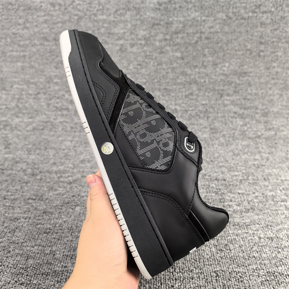 ua D*or sneaker