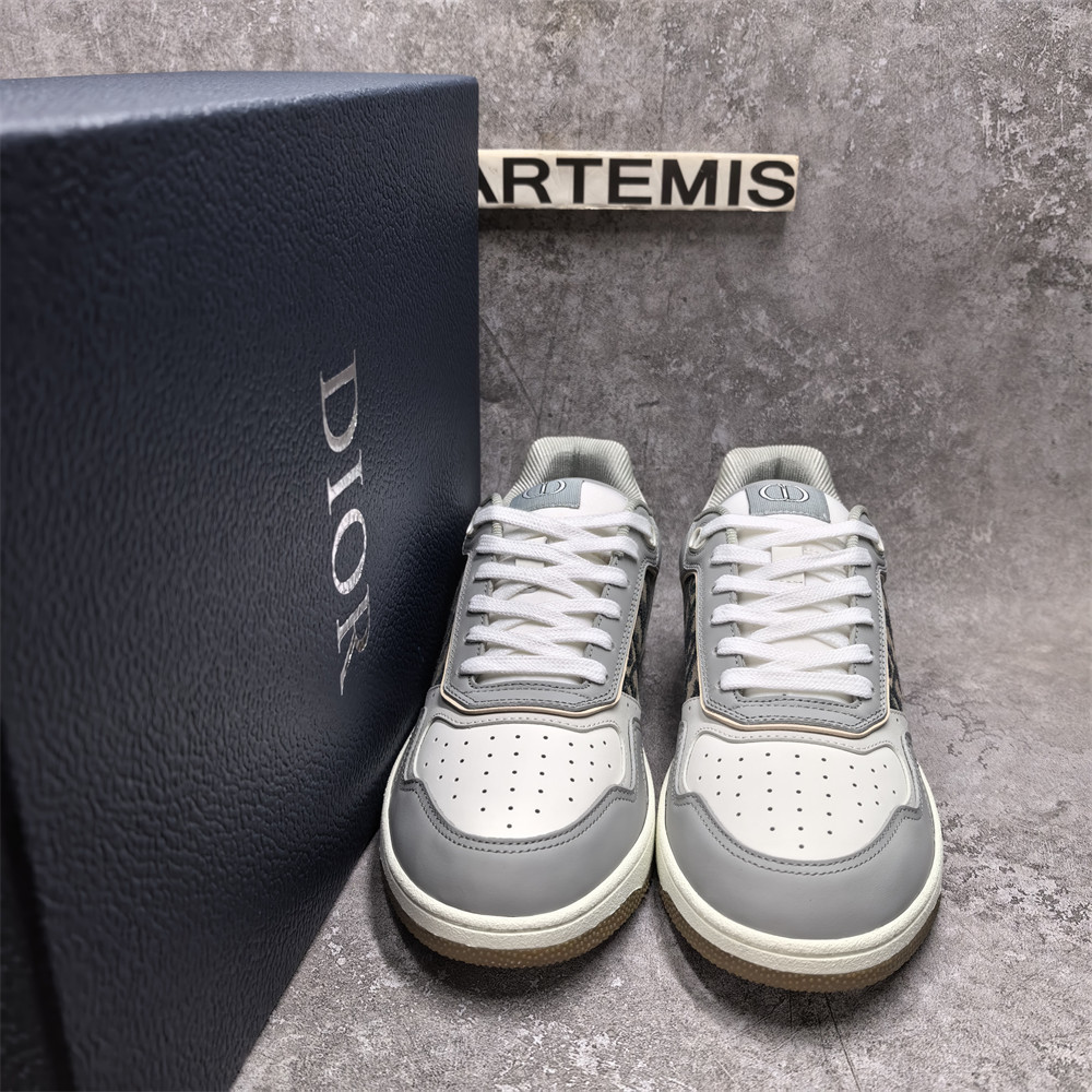 ua D*or sneaker