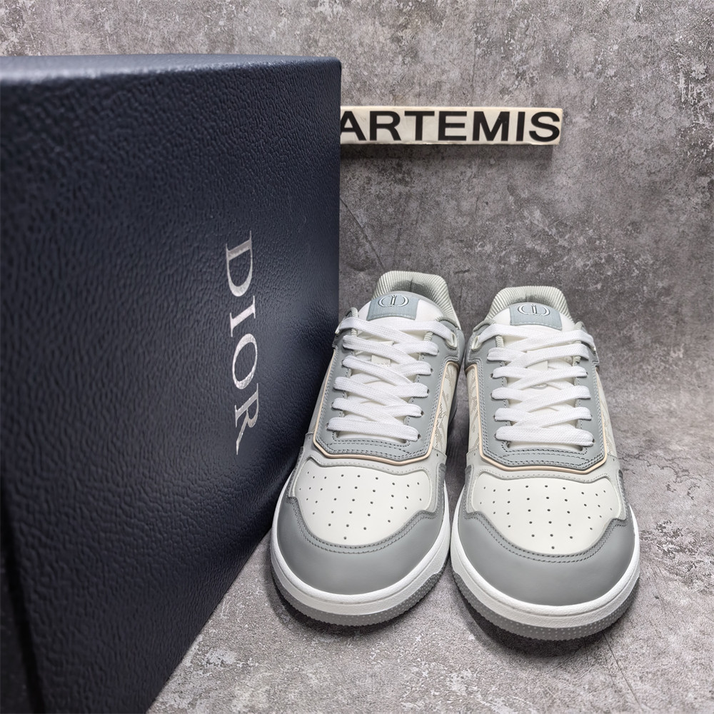 ua D*or sneaker