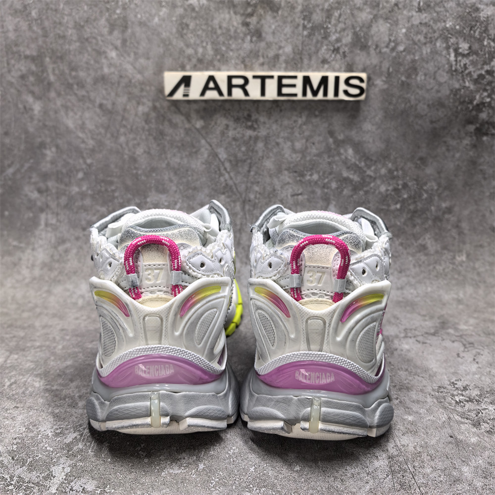 ua Ba*len*cia*ga runner sneaker