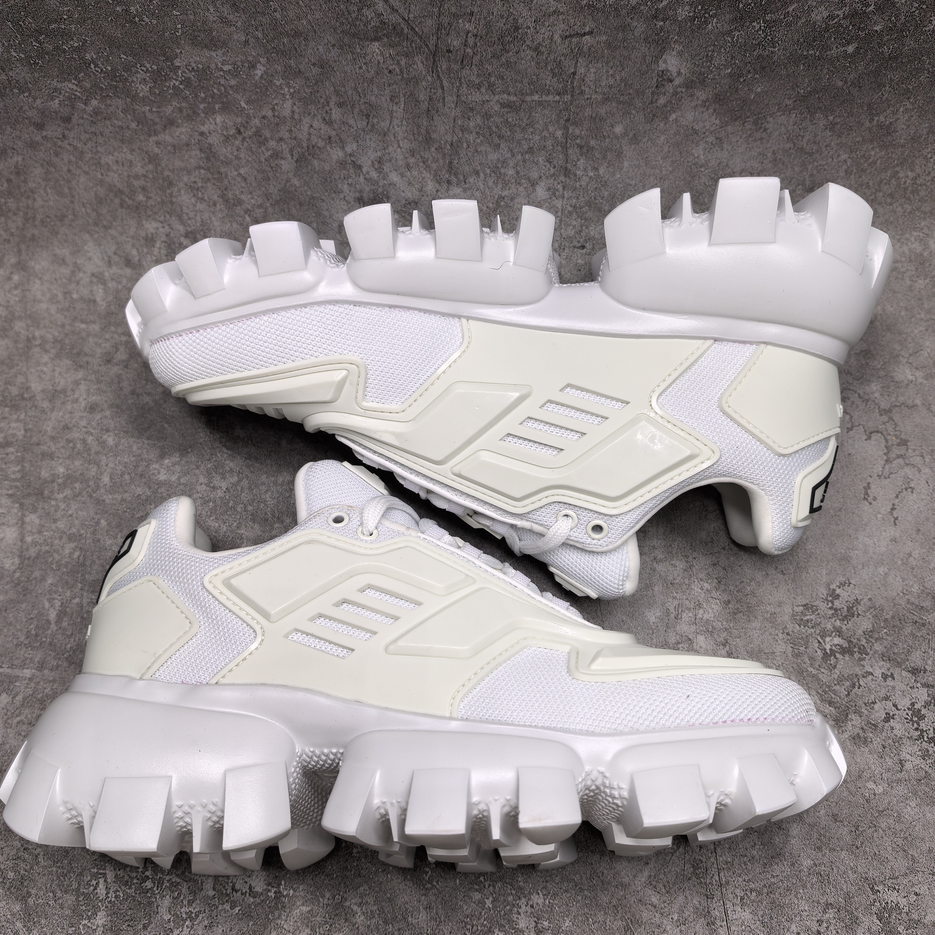 ua Pra*a sneaker
