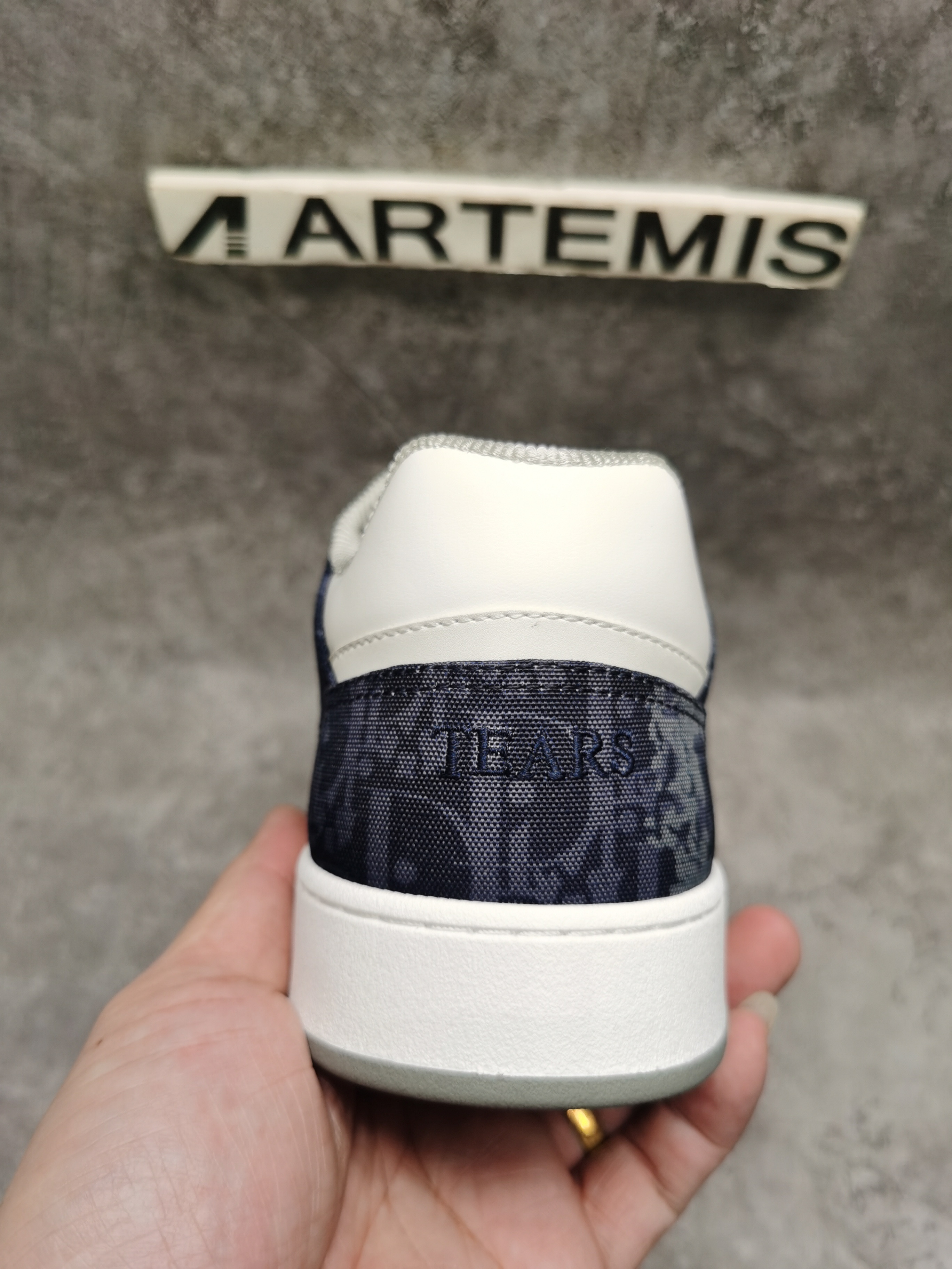 ua D*or b27 sneaker