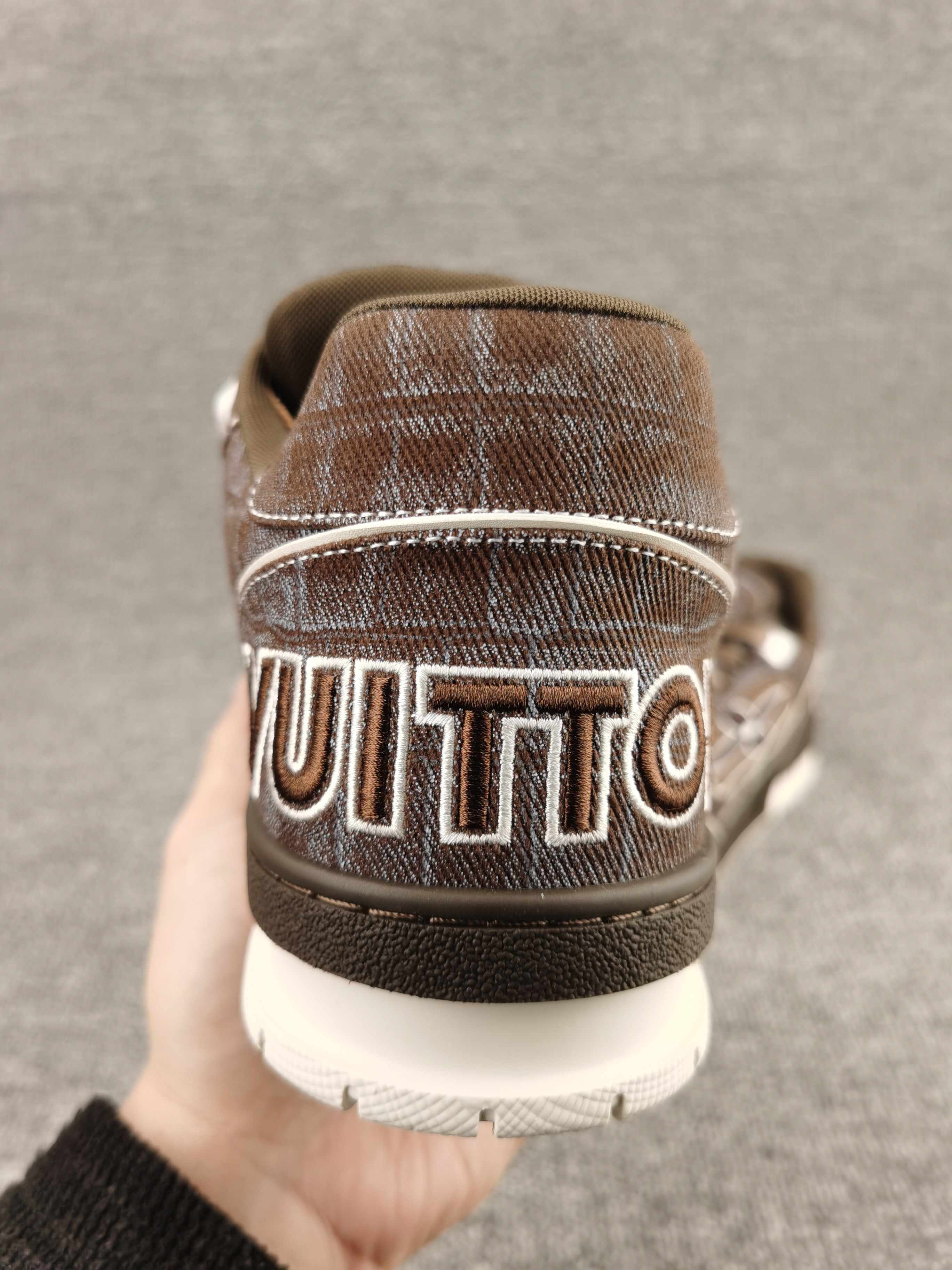 UA LV Trainer Sneaker