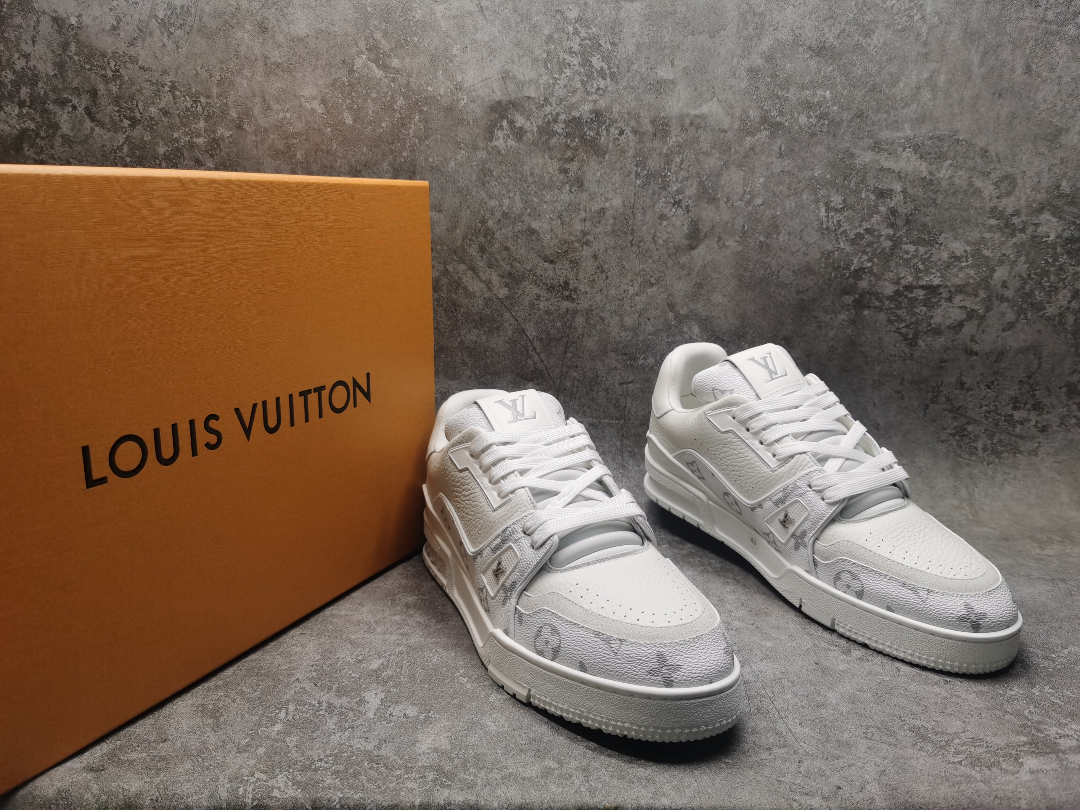UA LV Trainer Sneaker