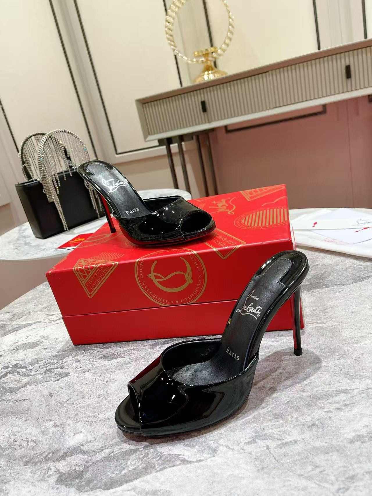 ua Ch**an louboutin me dolly patent leather mules
