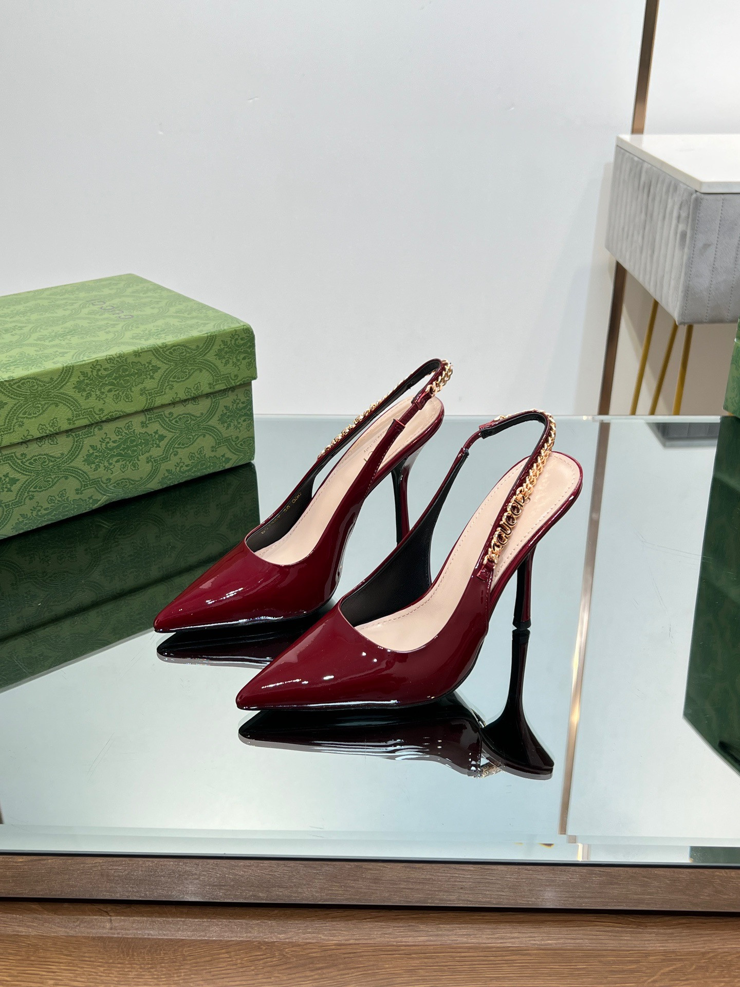 G*u*i signoria slingback pump