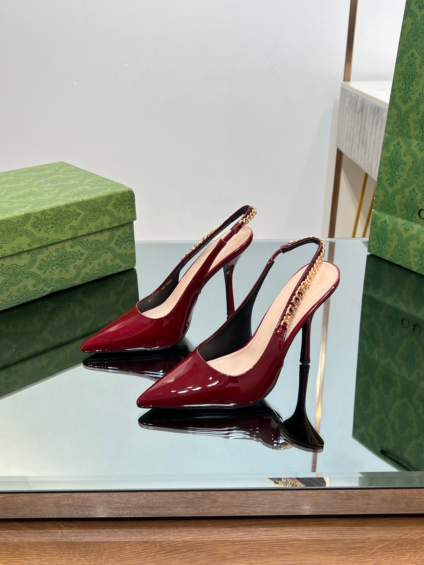 G*u*i signoria slingback pump
