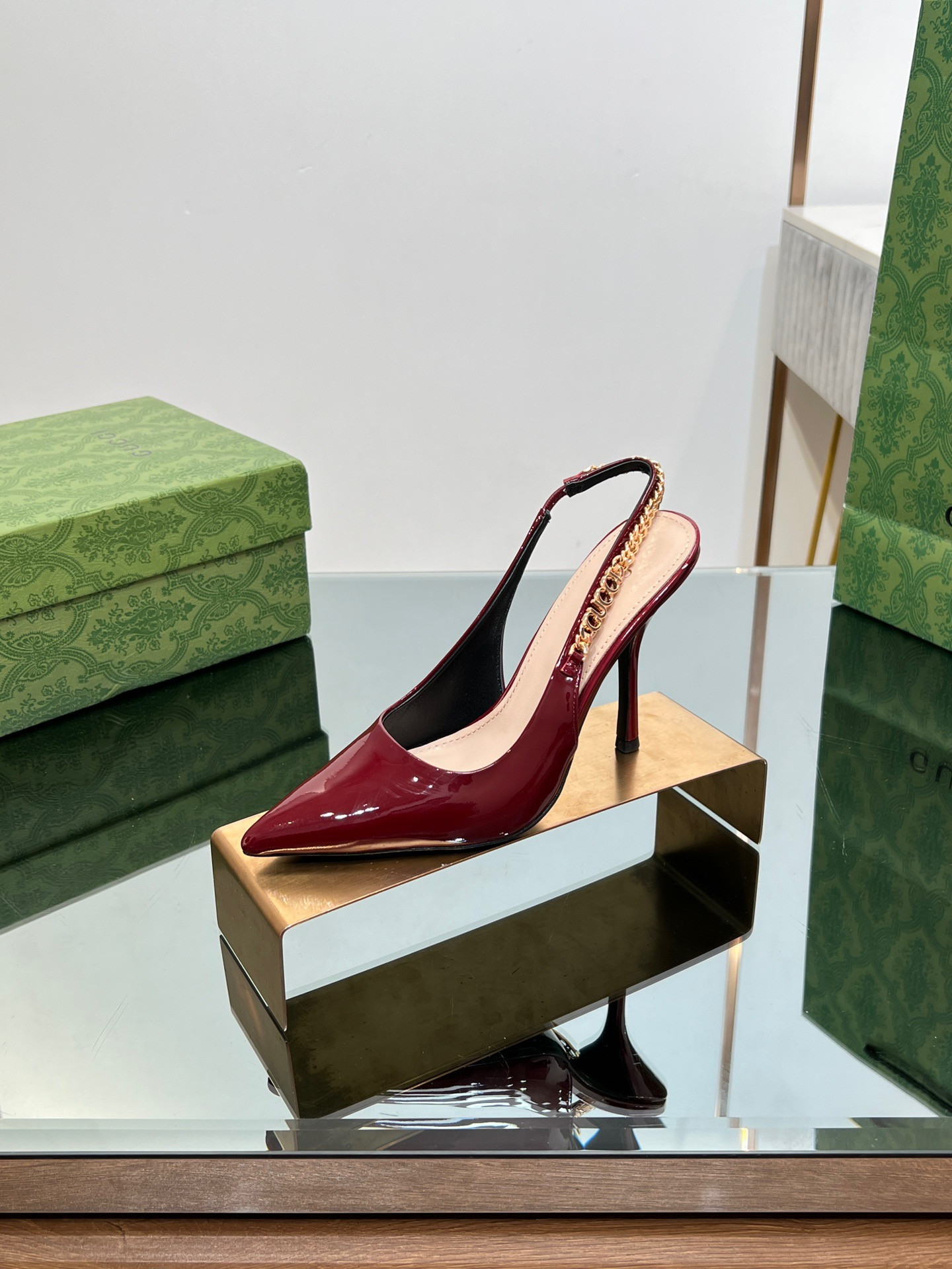 G*u*i signoria slingback pump