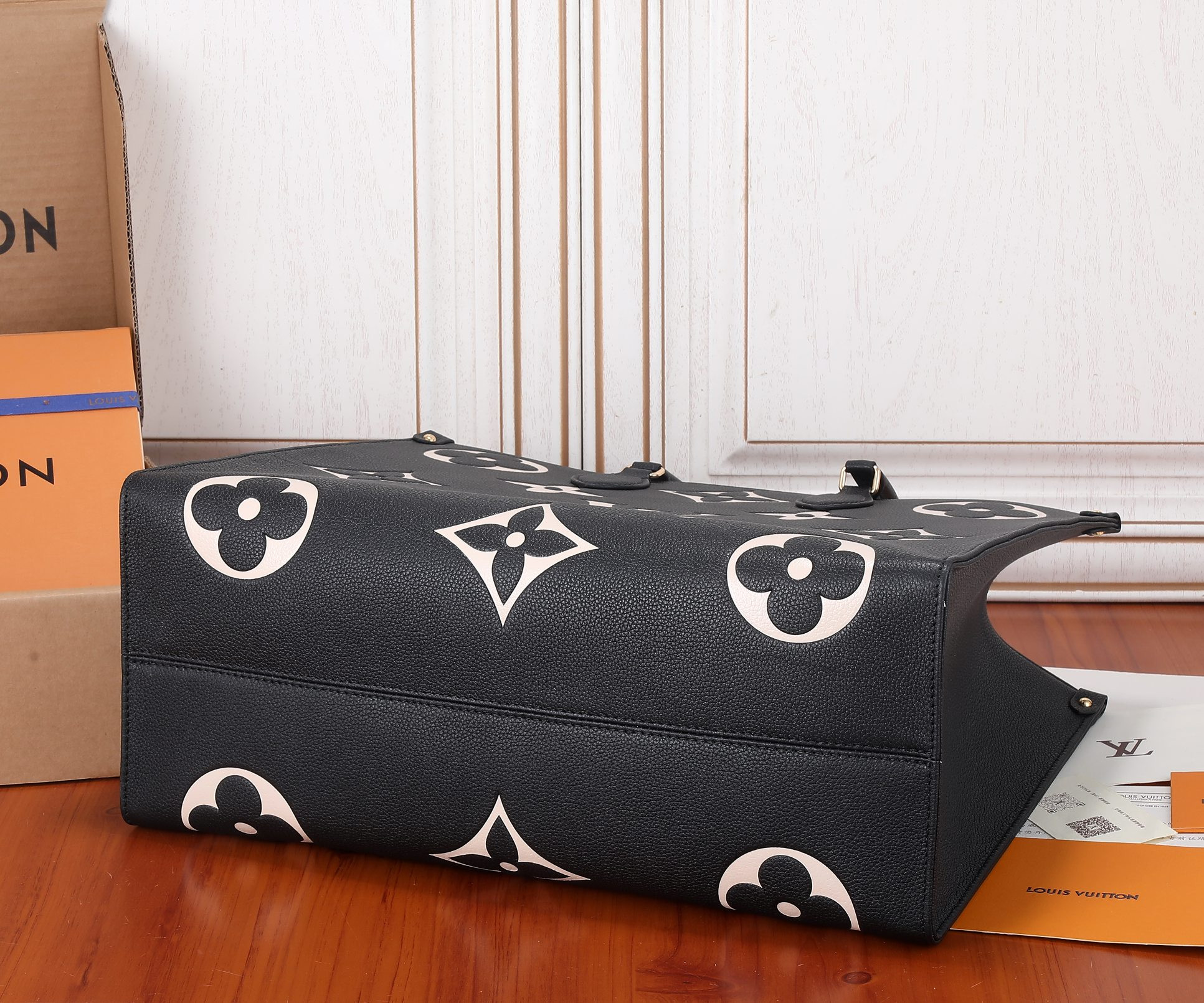 LV OnTheGo GM M45945 16.1 x 13.4 x 7.5inches